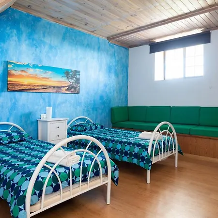 Casa Familiar Terraza Y Barbacoa By Lightbooking Güimar