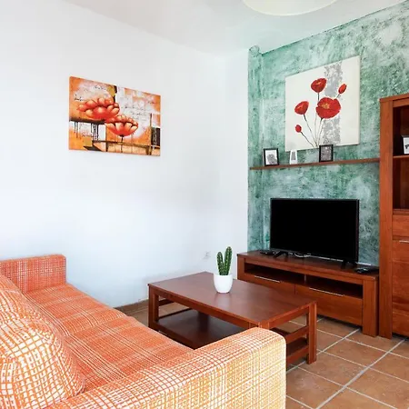 Casa Familiar Terraza Y Barbacoa By Lightbooking